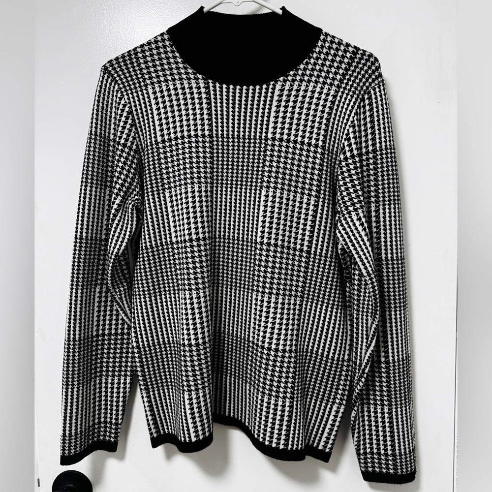 T Tahari Black and White Houndstooth Turtleneck Sweater